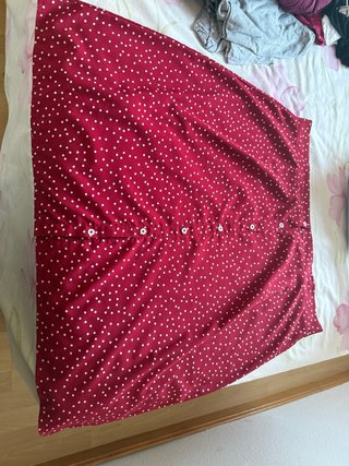 Falda de lunares roja