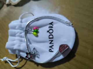 Pulsera  Stranger Things con charms