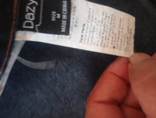 Pantalón ancho y chaleco vaquero