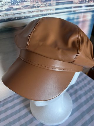 Berretto in pelle marrone da donna