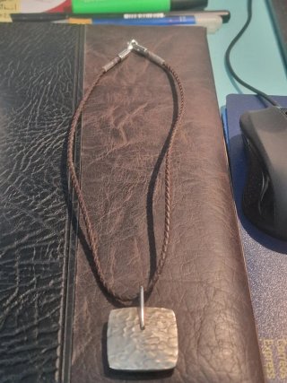 Collar Lotus Style Cuero y Acero Hombre