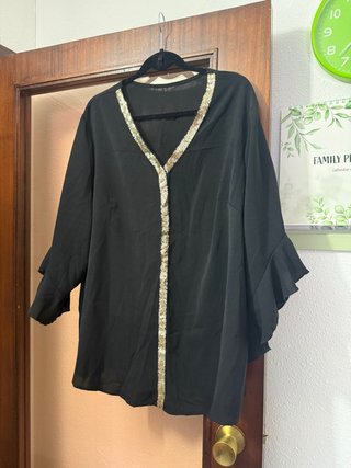 Camisa fiesta negra con detalles dorados