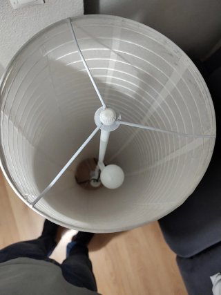 Lampara de pié alta, papel y metal
