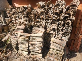 Lote materiales construcción tejas ladrillos