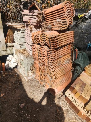 Lote materiales construcción tejas ladrillos