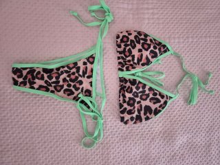 Bikini leopardo con ribete verde, sin estrenar