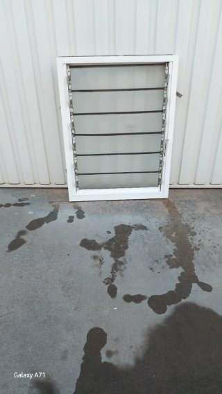 Ventana aluminio con cristales 60 por 77.5