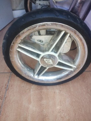 Carrito de bebé morado