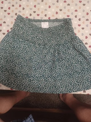 Falda Zara verde flores S/36