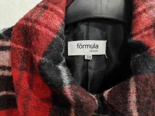 Trenca cuadros roja y negra