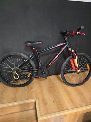 Bicicleta B'TWIN Negra y Roja