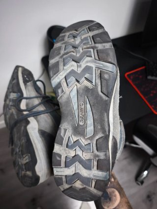 Botas de montaña Hi-Tec grises y azules