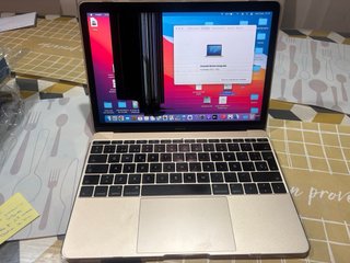 MacBook Air 8,1 pantalla rota