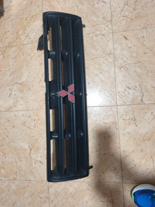 Calandra Mitsubishi V20