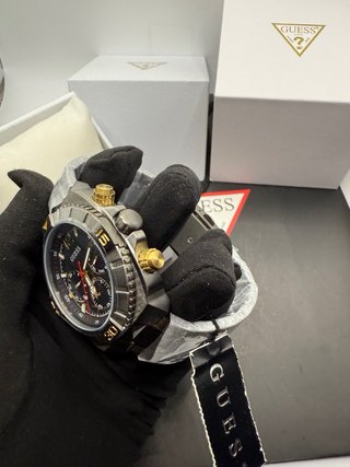 Reloj Guess Dorado y Plateado