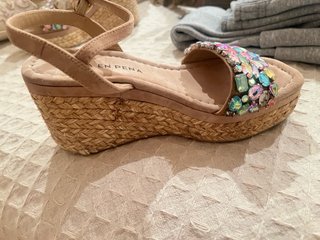 Sandalias cuña Alma en Pena multicolor