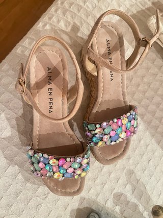 Sandalias cuña Alma en Pena multicolor