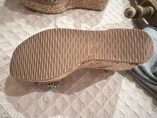 Sandalias cuña Alma en Pena multicolor