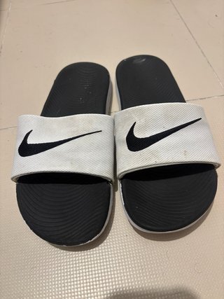 Chanclas Nike Blancas y Negras