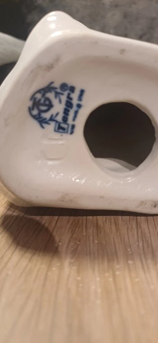 Figura de porcelana mujer con flor