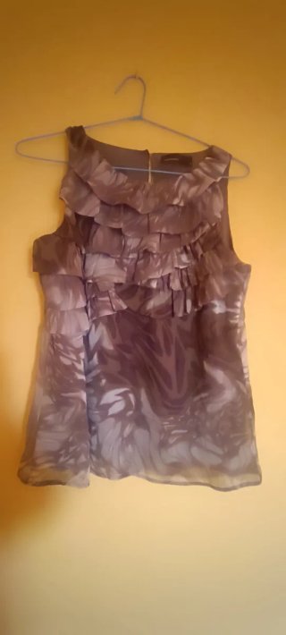 Top fiesta volantes Vero Moda gris estampado