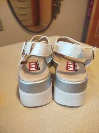 Sandalias blancas plataforma plateadas