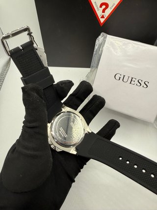 Reloj Guess Negro y Plateado