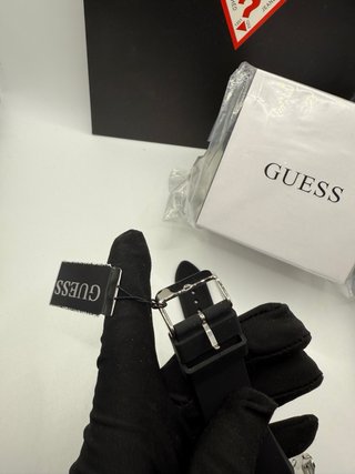 Reloj Guess Negro y Plateado