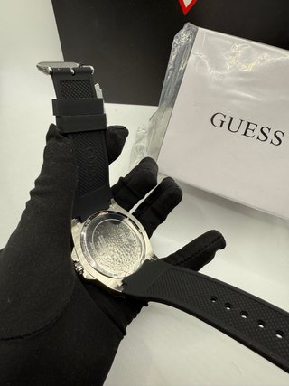 Reloj Guess Negro y Plateado