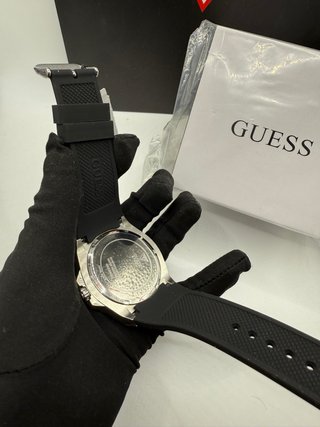Reloj Guess Negro y Plateado