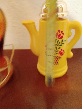 Botella de colección cerámica y metal
