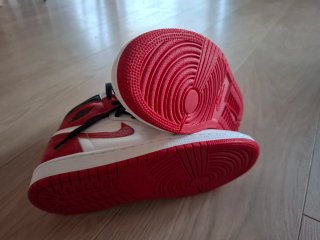 Nike Air Jordan 1 Retro High Rojo/Blanco