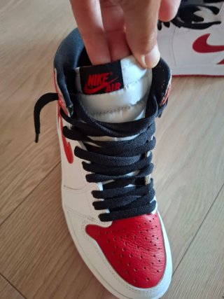 Nike Air Jordan 1 Retro High Rojo/Blanco