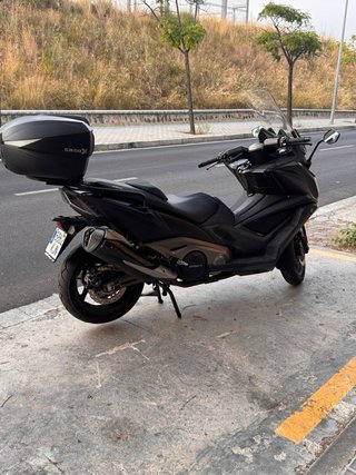 Kymco AK-550 Maxi Scooter Negra