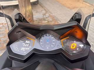 Kymco AK-550 Maxi Scooter Negra