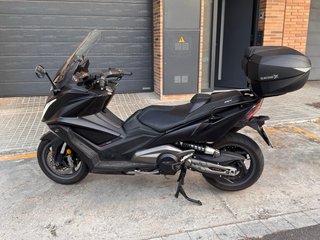 Kymco AK-550 Maxi Scooter Negra