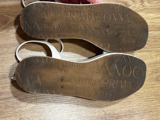 Sandalias de cuña Primadonna blancas Talla 38