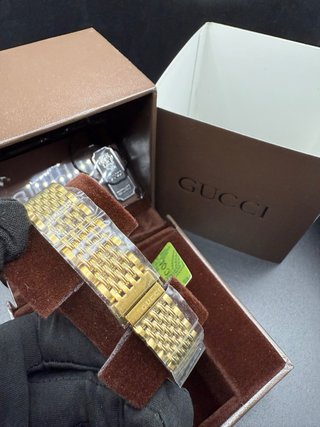 Reloj Gucci Dorado y Plateado