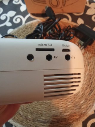 Mini Proyector Portátil Elephas YG200
