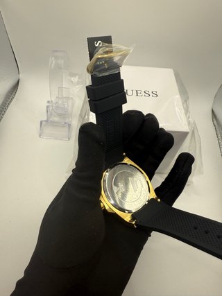 Reloj Guess Negro y Dorado