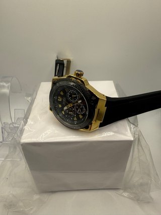 Reloj Guess Negro y Dorado