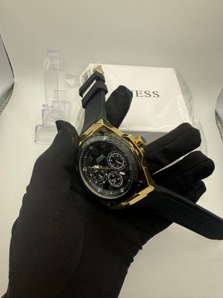 Reloj Guess Negro y Dorado
