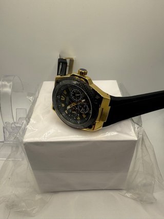 Reloj Guess Negro y Dorado