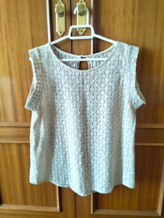 Camiseta de encaje beige talla M