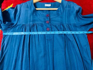 Blusa azul de manga 3/4 para mujer