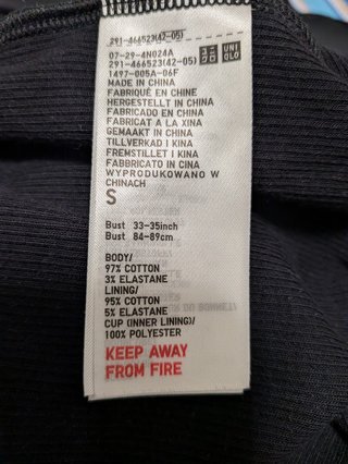In vendita due vestiti Uniqlo a coste senza maniche
