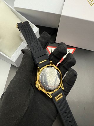 Reloj Guess Dorado y Negro con Cristales