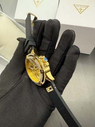 Reloj Guess Dorado y Negro con Cristales
