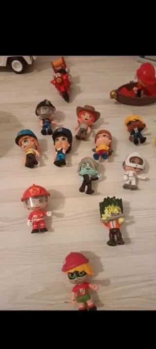 Lote Pinypon Action. 20 muñecos+accesorios