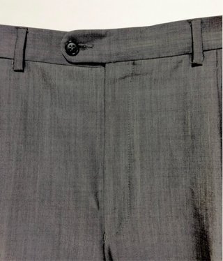 Talla 46. Pantalón de vestir gris con pinzas.
